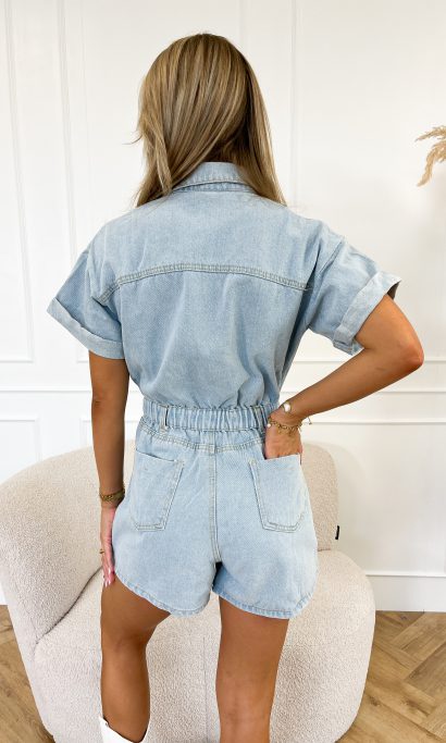 Korte denim jumpsuit met knopen en blouse design