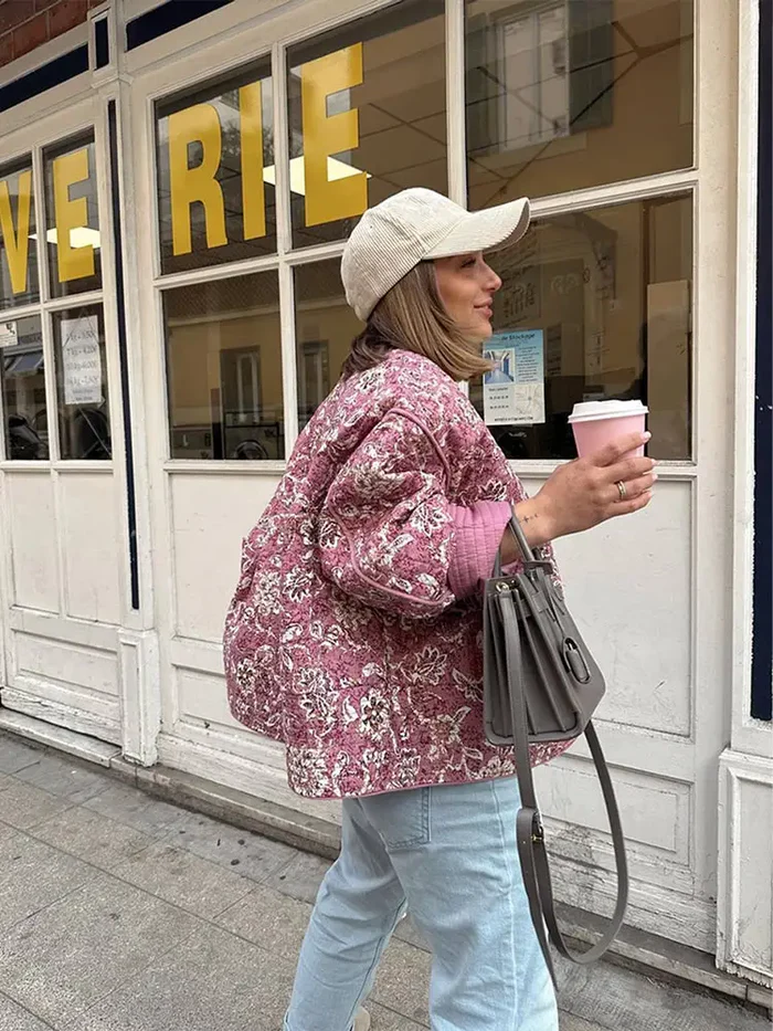 Gewatteerde Jas met Bloemenprint en Houten Knopen