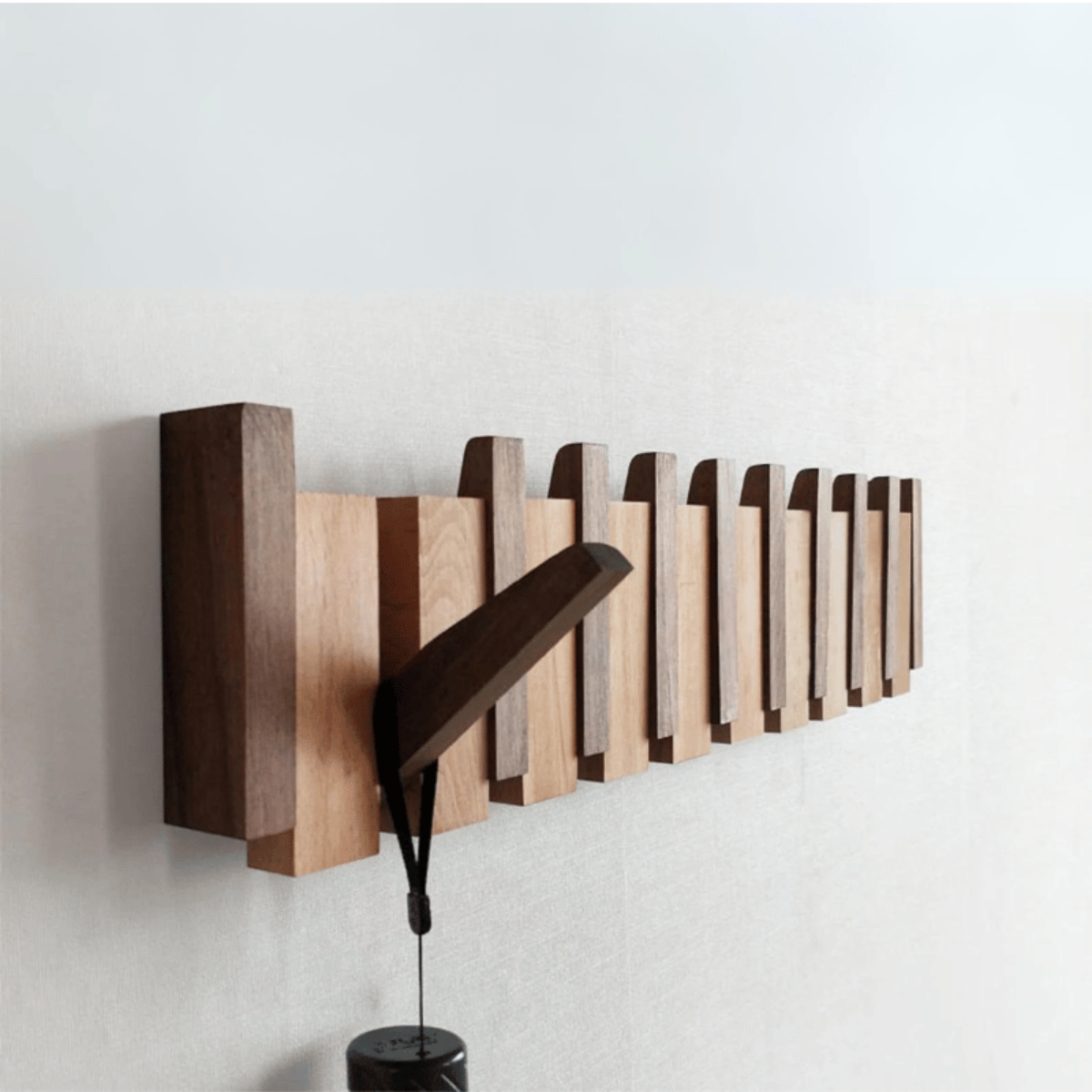 Houten Kapstok met Magnetische Haken en Pianotoets Design