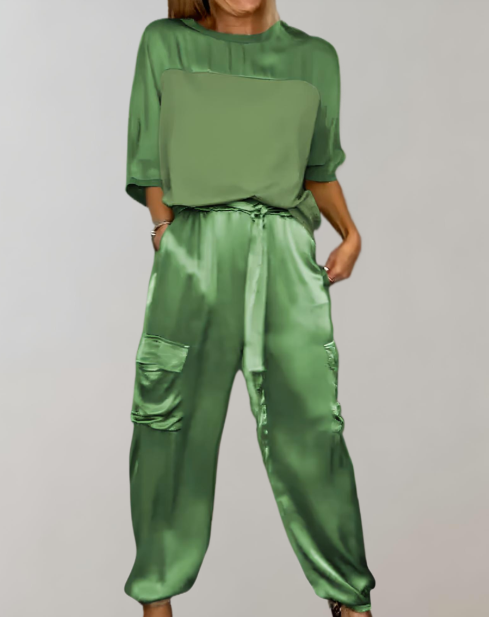 Luxe Satijnen Stijlset – Top met 3/4 Mouw & Cargo Broek - Elegante Vrouwenkleding voor Elke Gelegenheid-mezamstore.nl