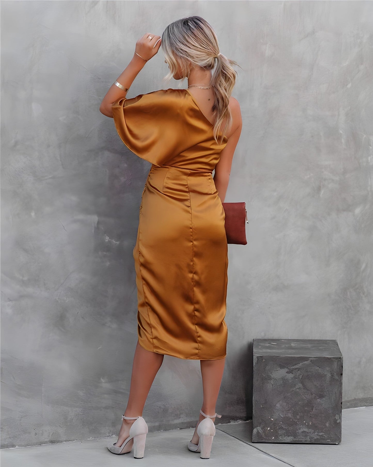 Elegante Midi Jurk met Glamoureuze Pasvorm