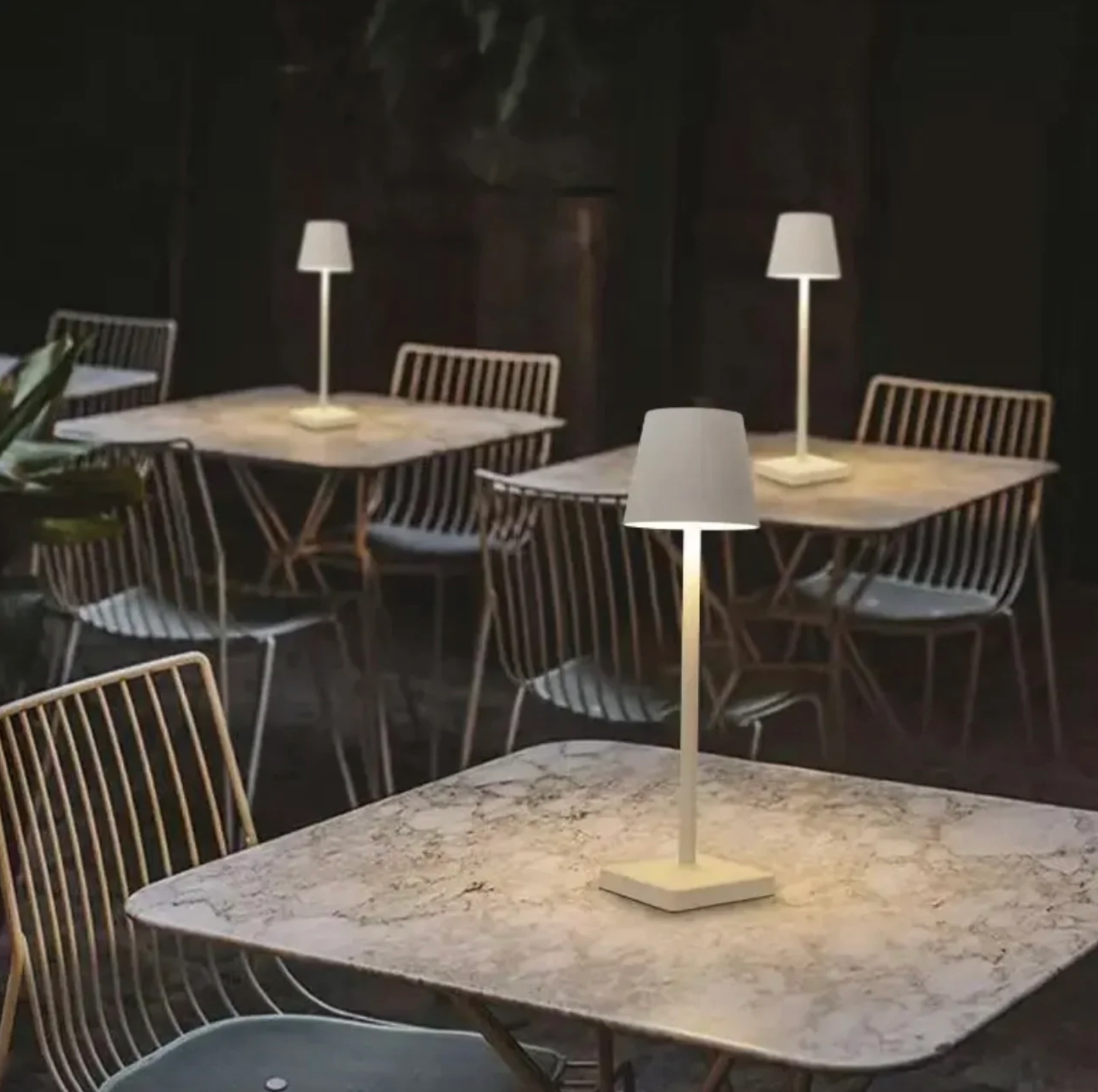 Draadloze tafel lamp met modern design-mezamstore.nl