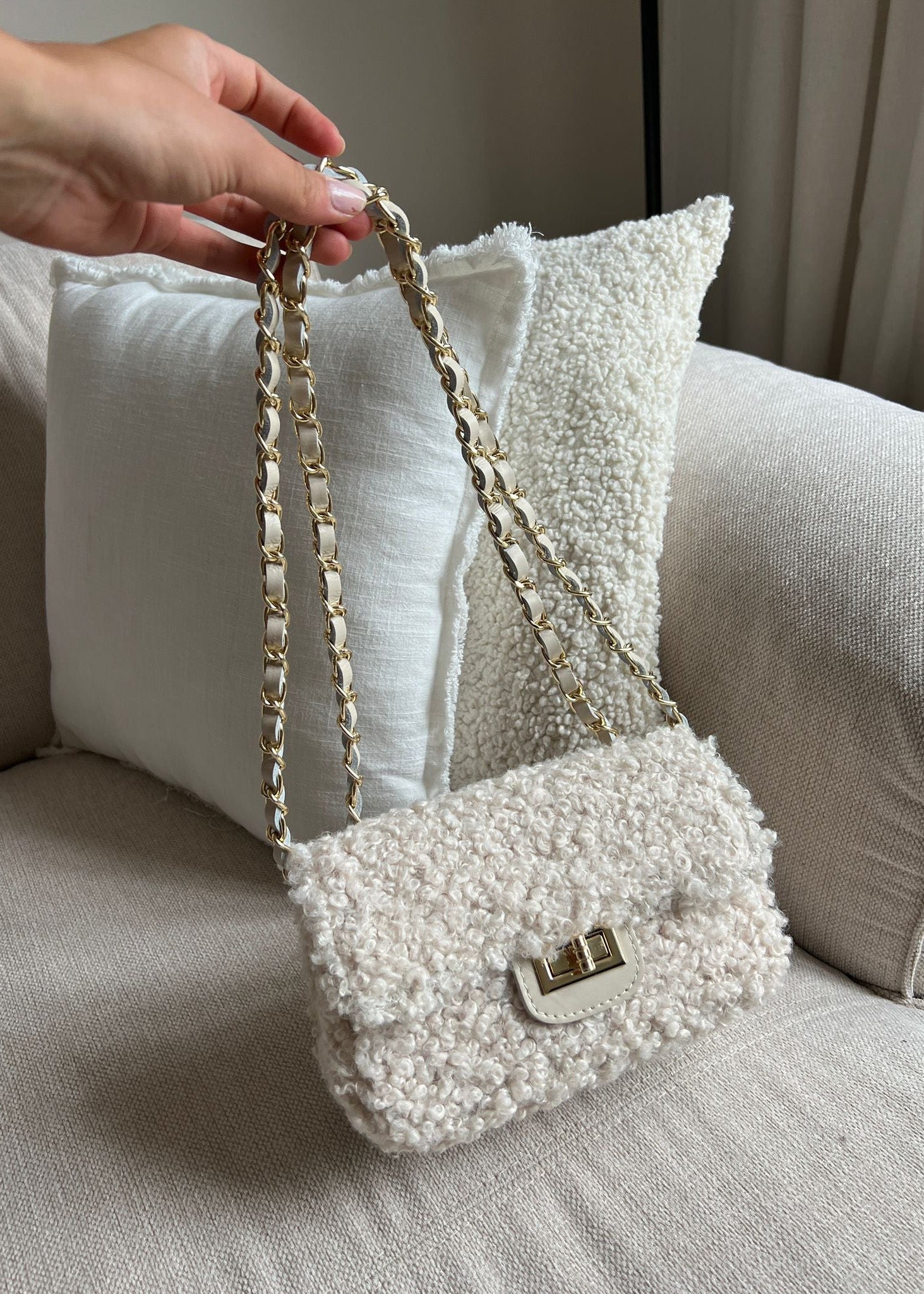 Compacte Teddy Schoudertas met Verstelbare Hengsel