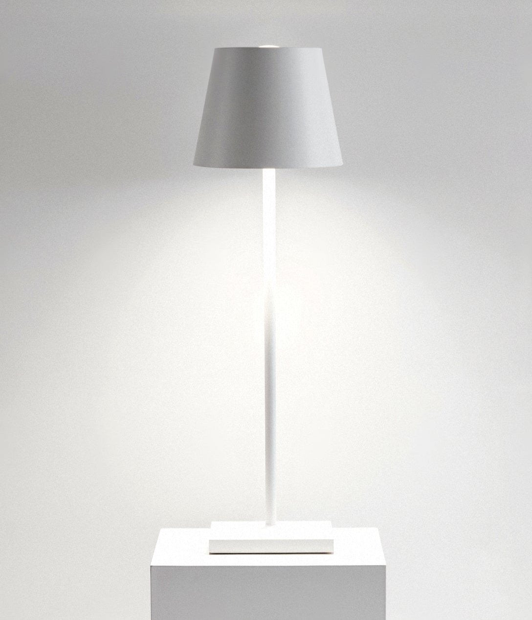 Minimalistische Hoge Tafellamp met Warm LED Licht