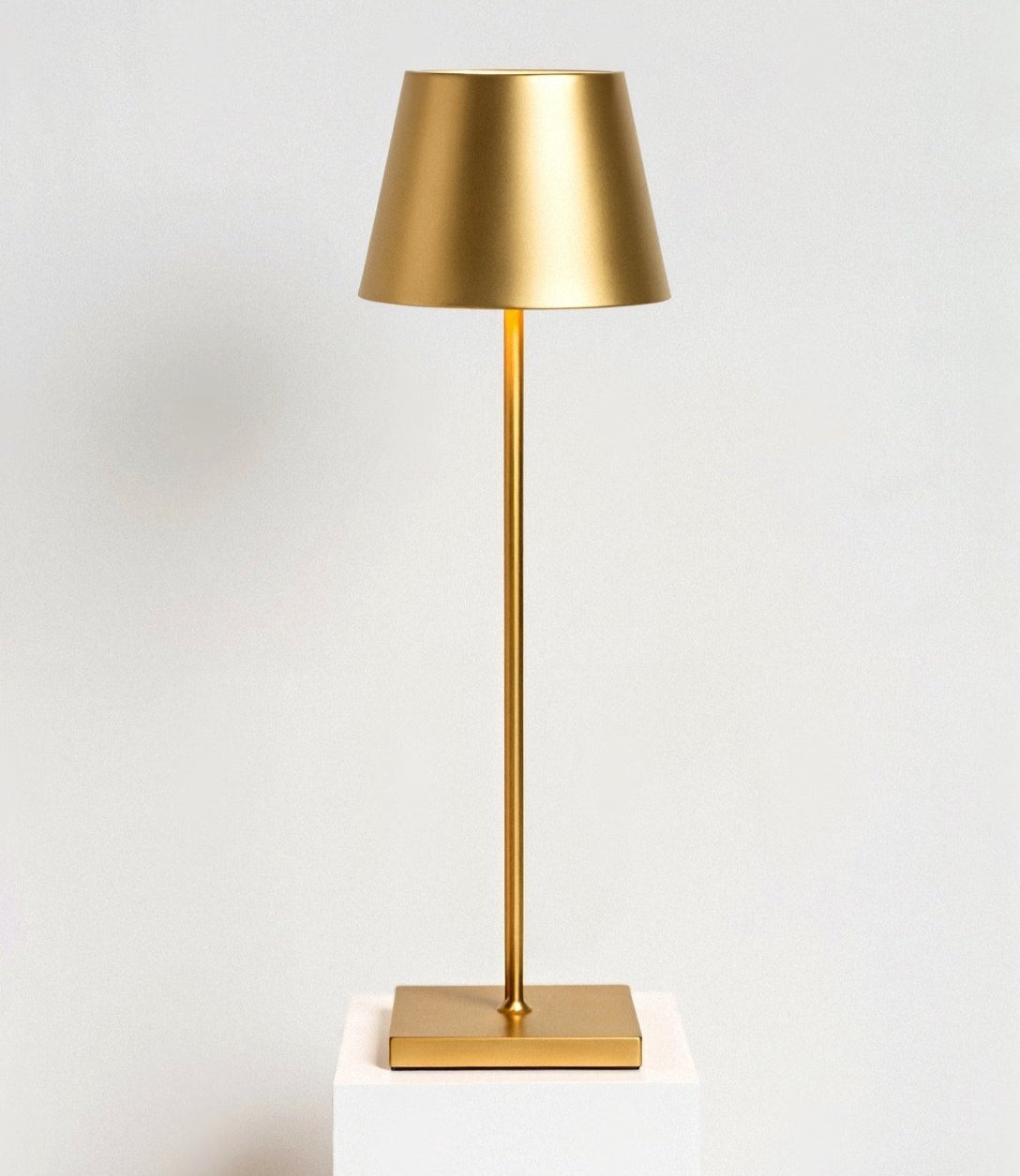 Minimalistische Hoge Tafellamp met Warm LED Licht
