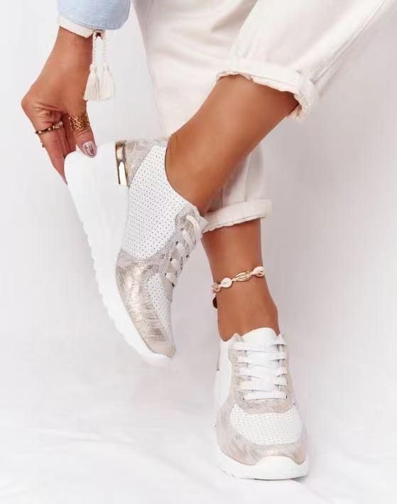 Stijlvolle Sneakers met Sleehak en Ventilatie