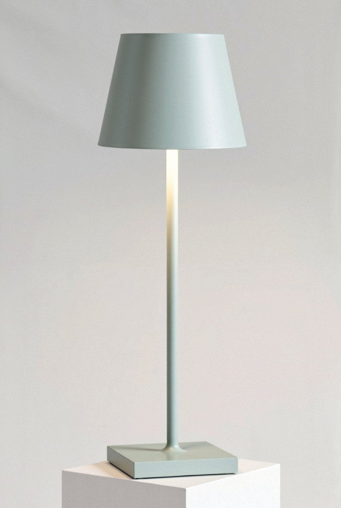 Minimalistische Hoge Tafellamp met Warm LED Licht