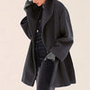 Elegante dames winterjas gevoerd met brede kraag