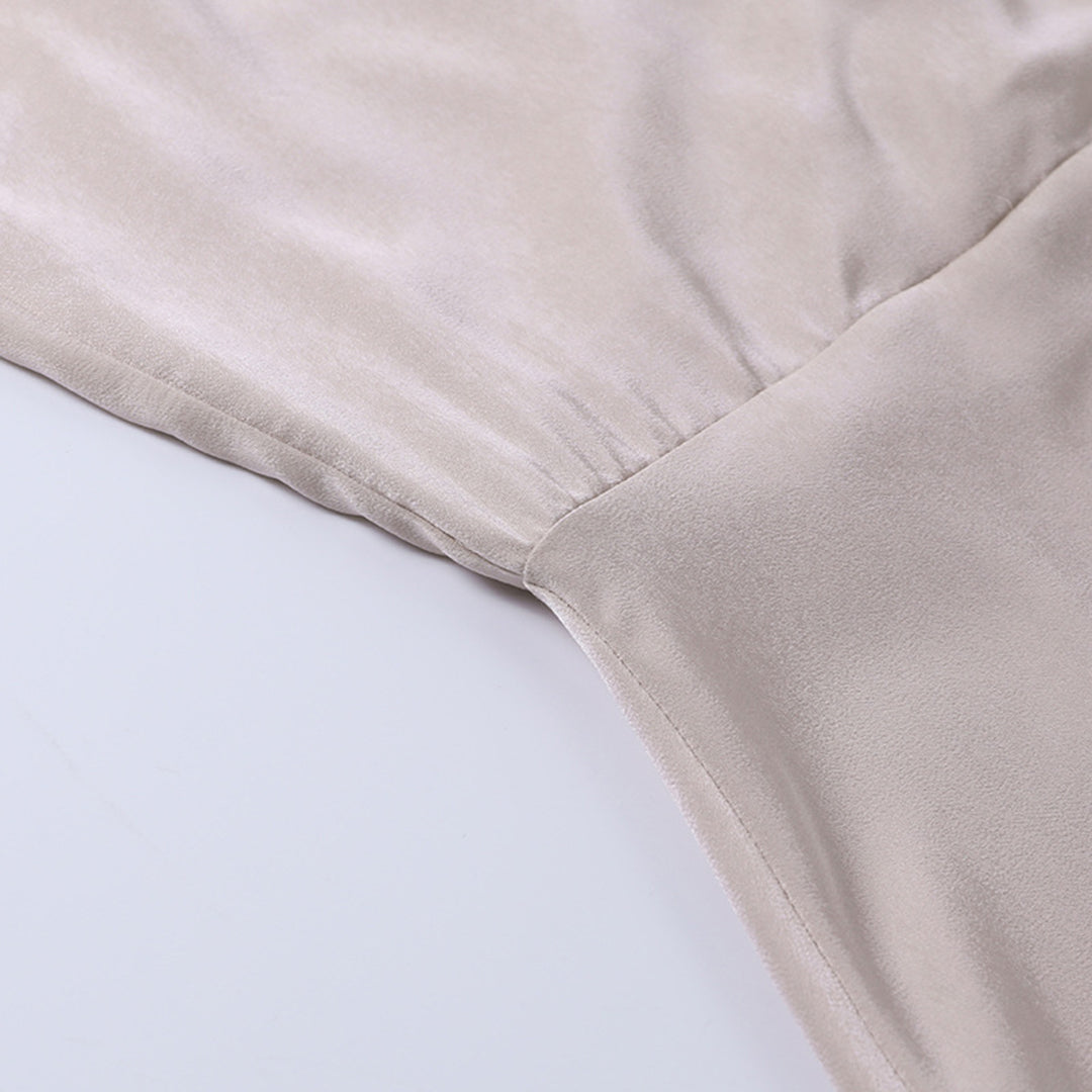 Satijnen Avondjurk – Elegante Slipdress met Watervalhals & Split