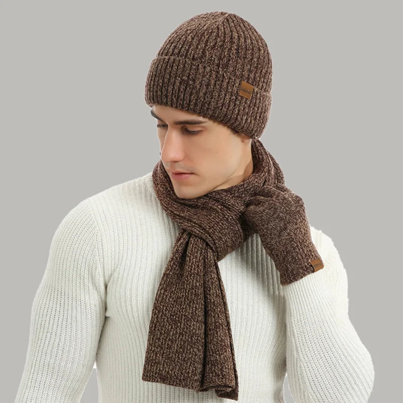Gebreide winterset met muts, sjaal en handschoenen