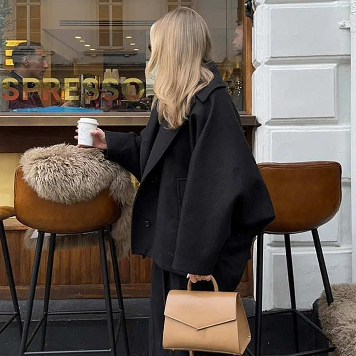 Dames Capejas – Elegante Oversized Jas met Klassieke Knopen