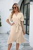 Luchtige Zomerjurk met Elegante V-Hals en Tailleband