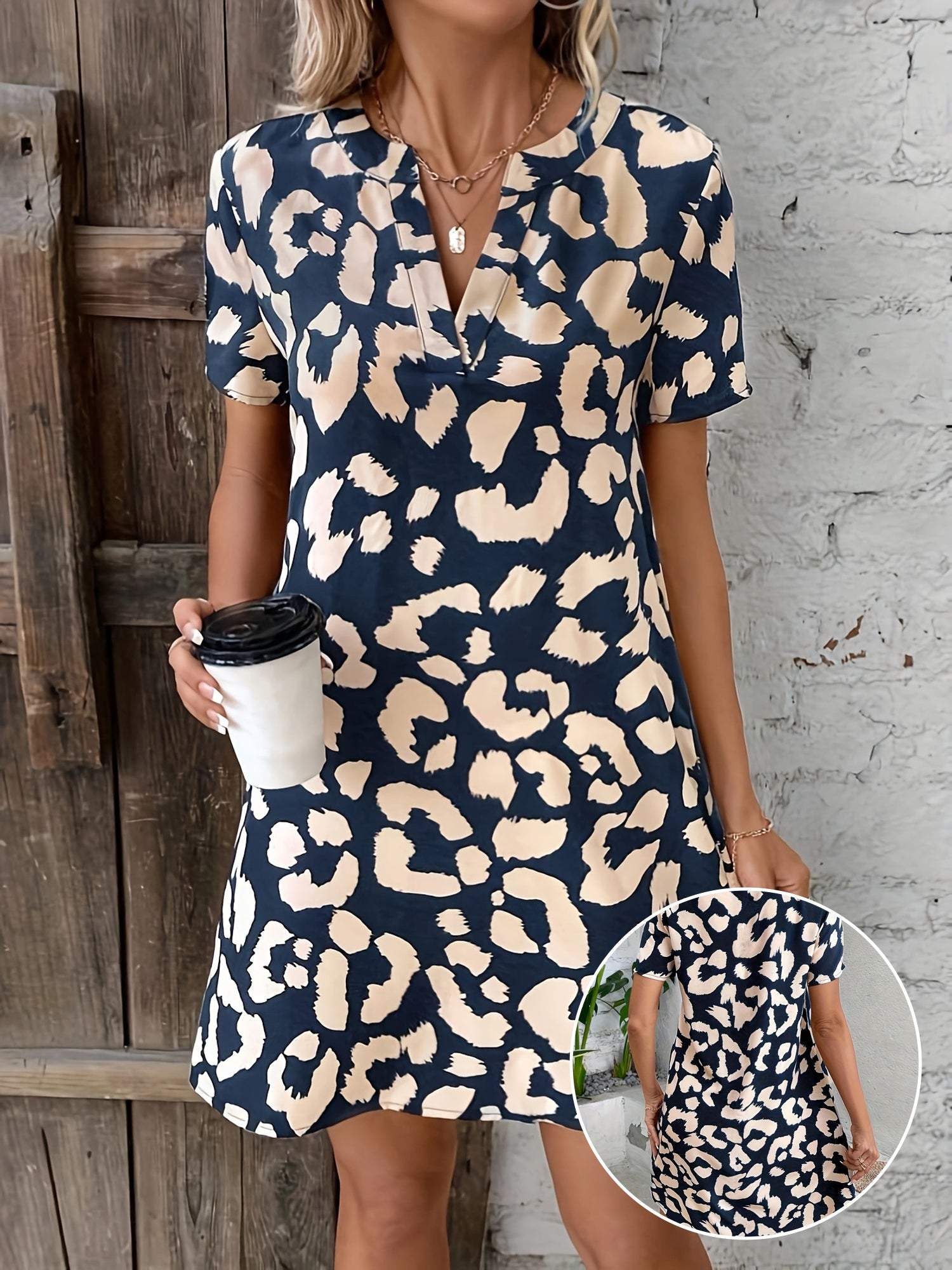 Elegante Luipaardprint Midi Zomerjurk met V-Hals en Korte Mouwen