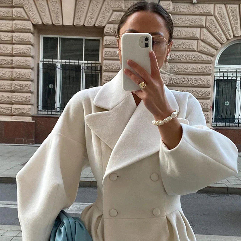 Elegante Lange Damesjas – Stijlvolle Mantel met Split en Ceintuur