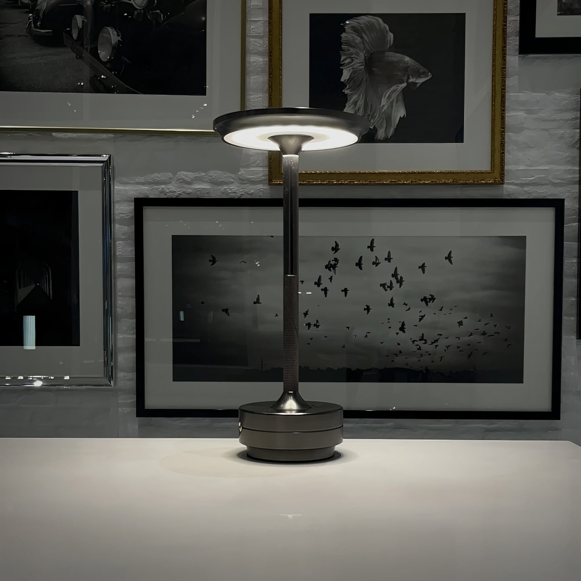 Minimalistische Tafellamp met Warm Licht en Elegant Design