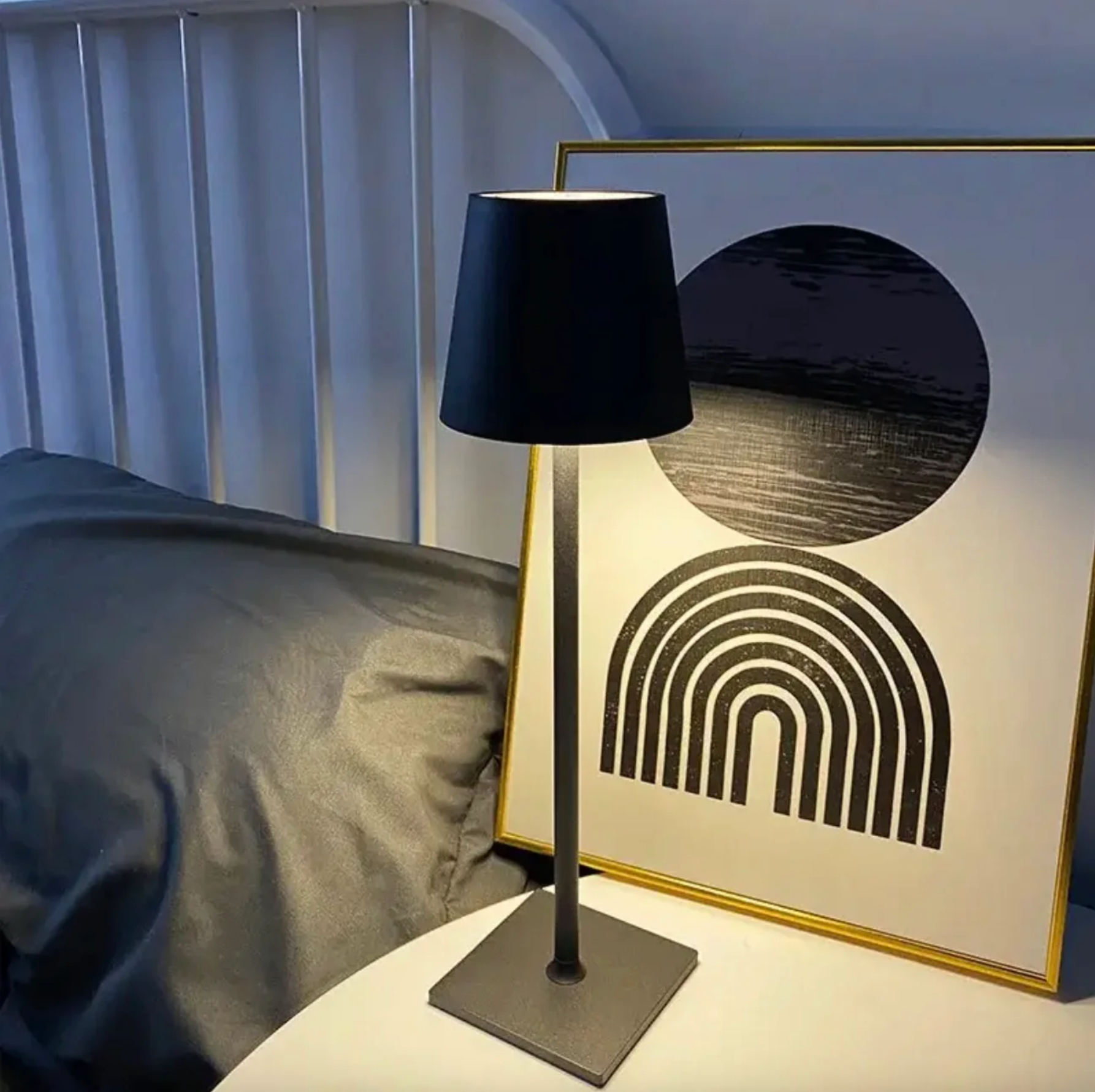 Draadloze tafel lamp met modern design-mezamstore.nl