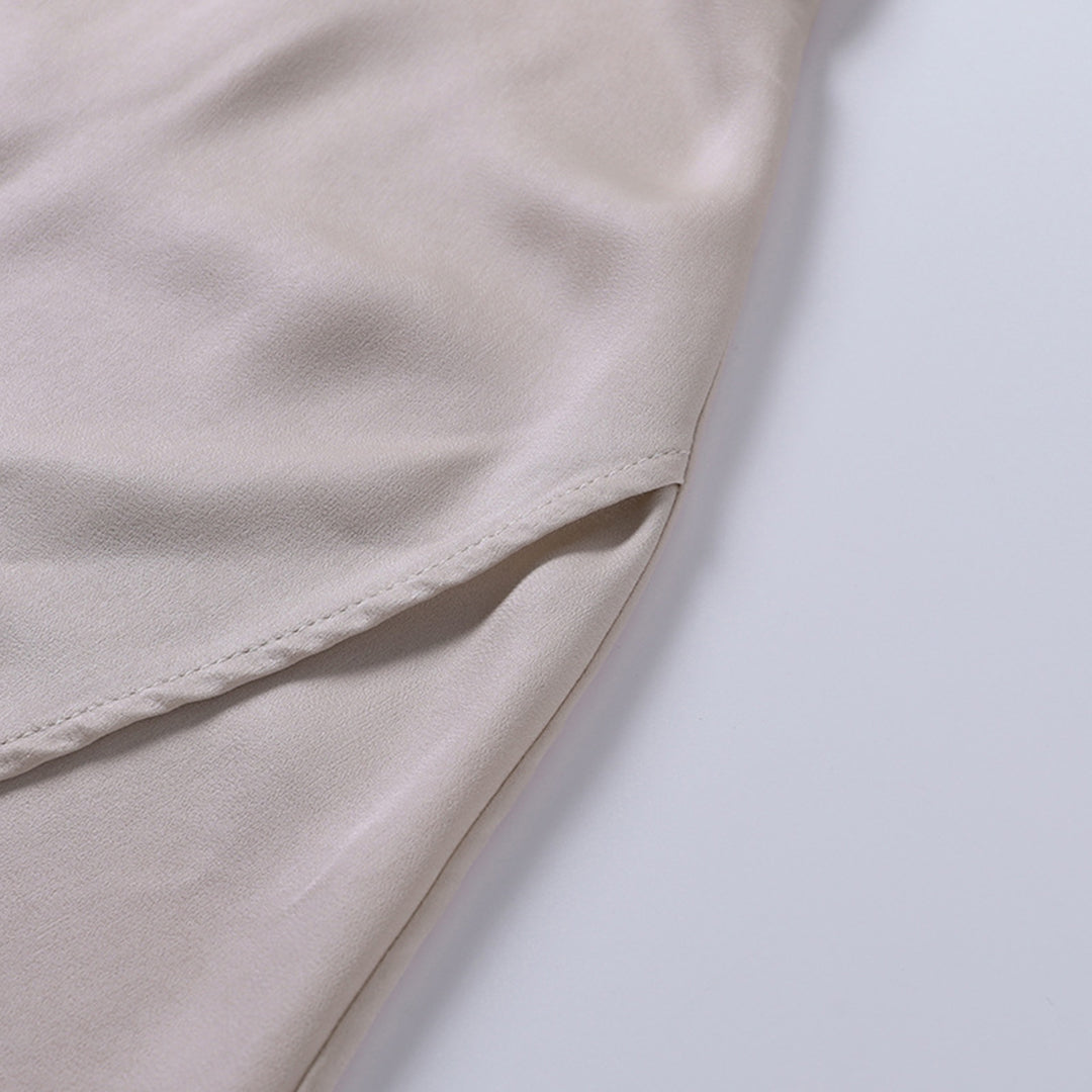 Satijnen Avondjurk – Elegante Slipdress met Watervalhals & Split