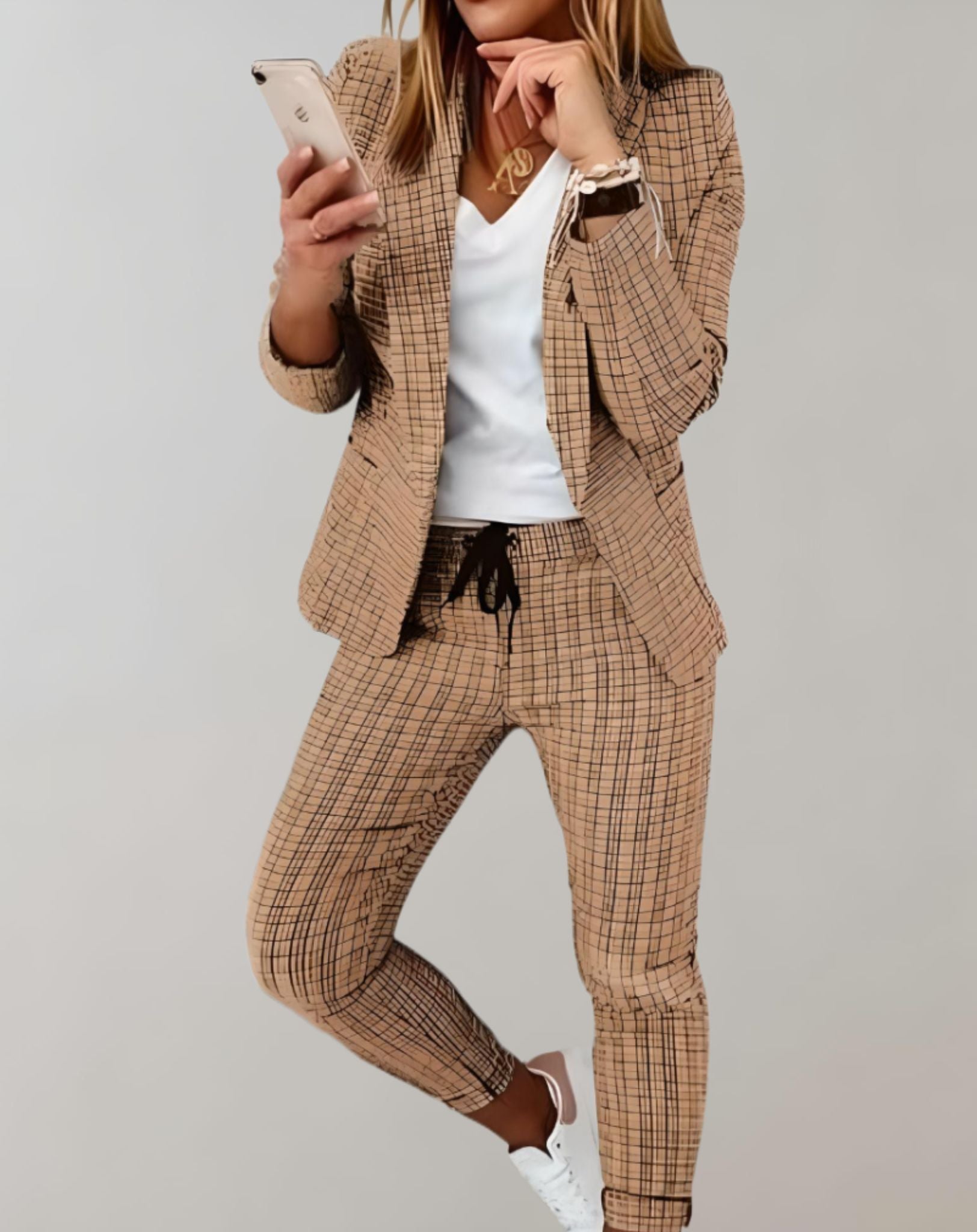 ChicTailored Tweedelige Set – Stijlvolle Geruite Blazer en Bijpassende Broek