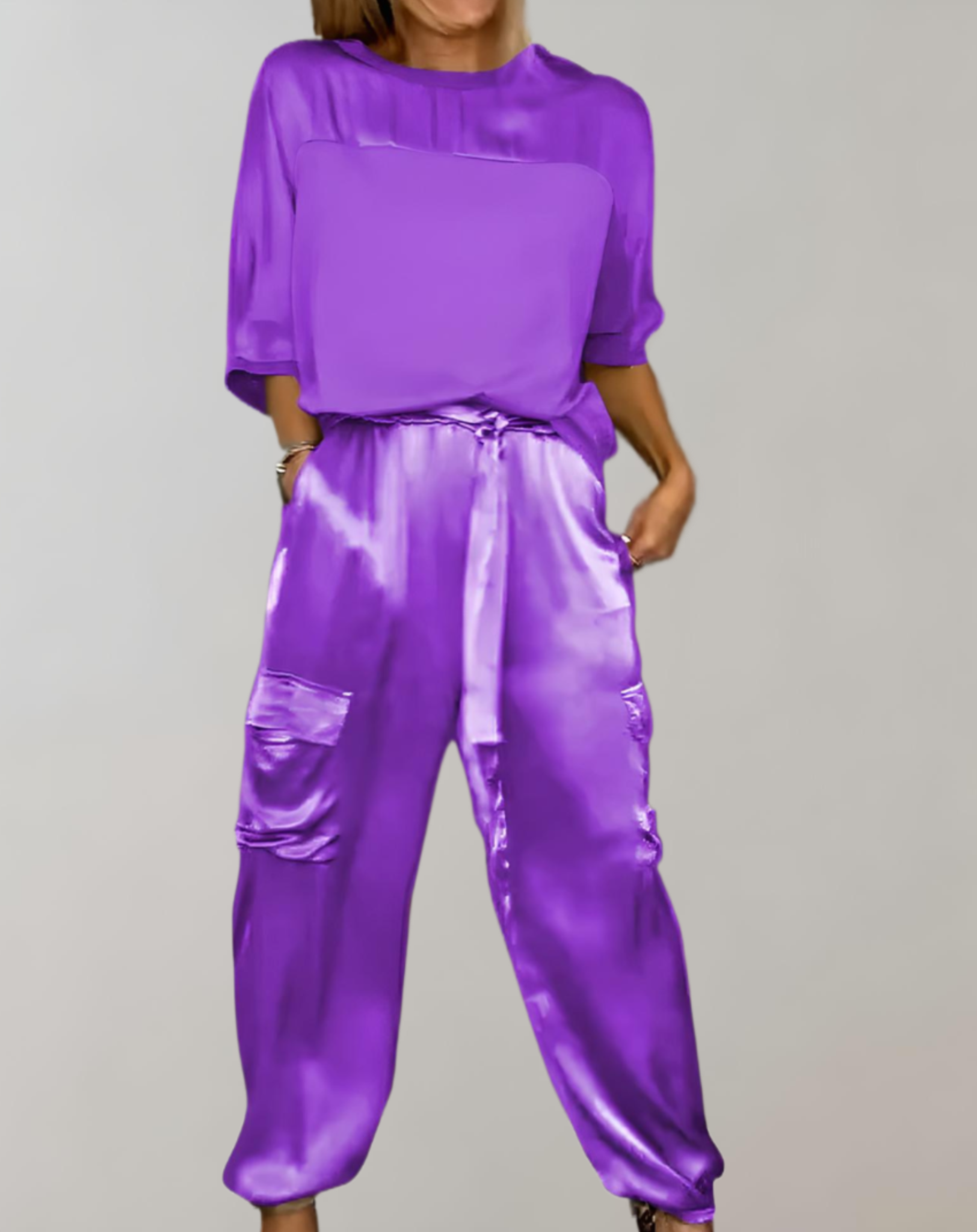 Luxe Satijnen Stijlset – Top met 3/4 Mouw & Cargo Broek - Elegante Vrouwenkleding voor Elke Gelegenheid-mezamstore.nl