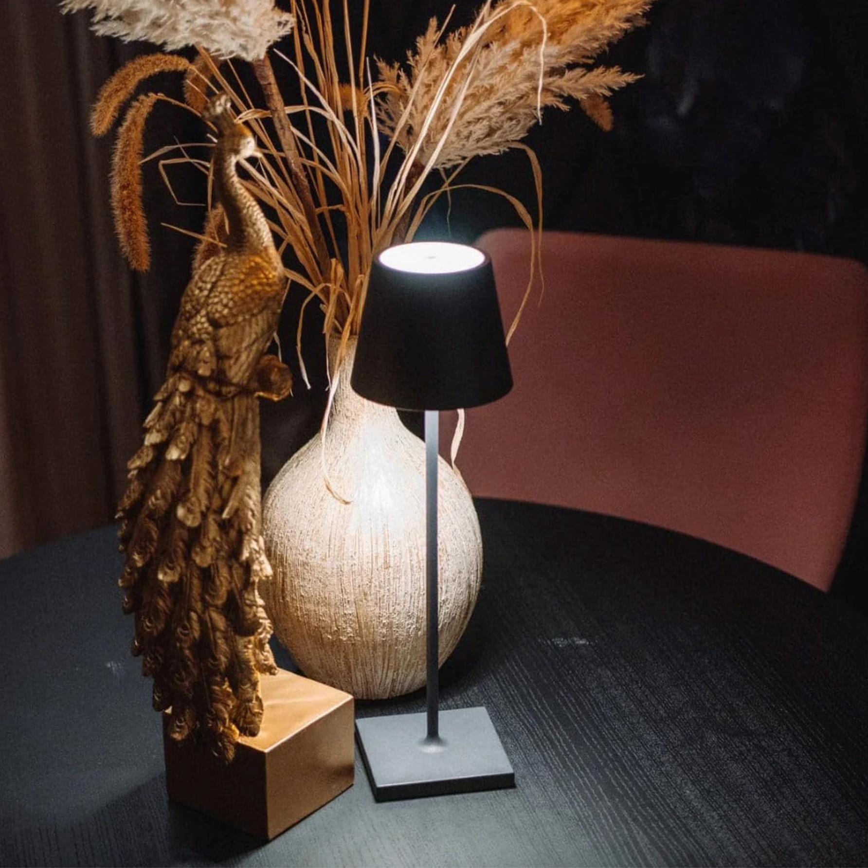 Draadloze tafel lamp met modern design-mezamstore.nl