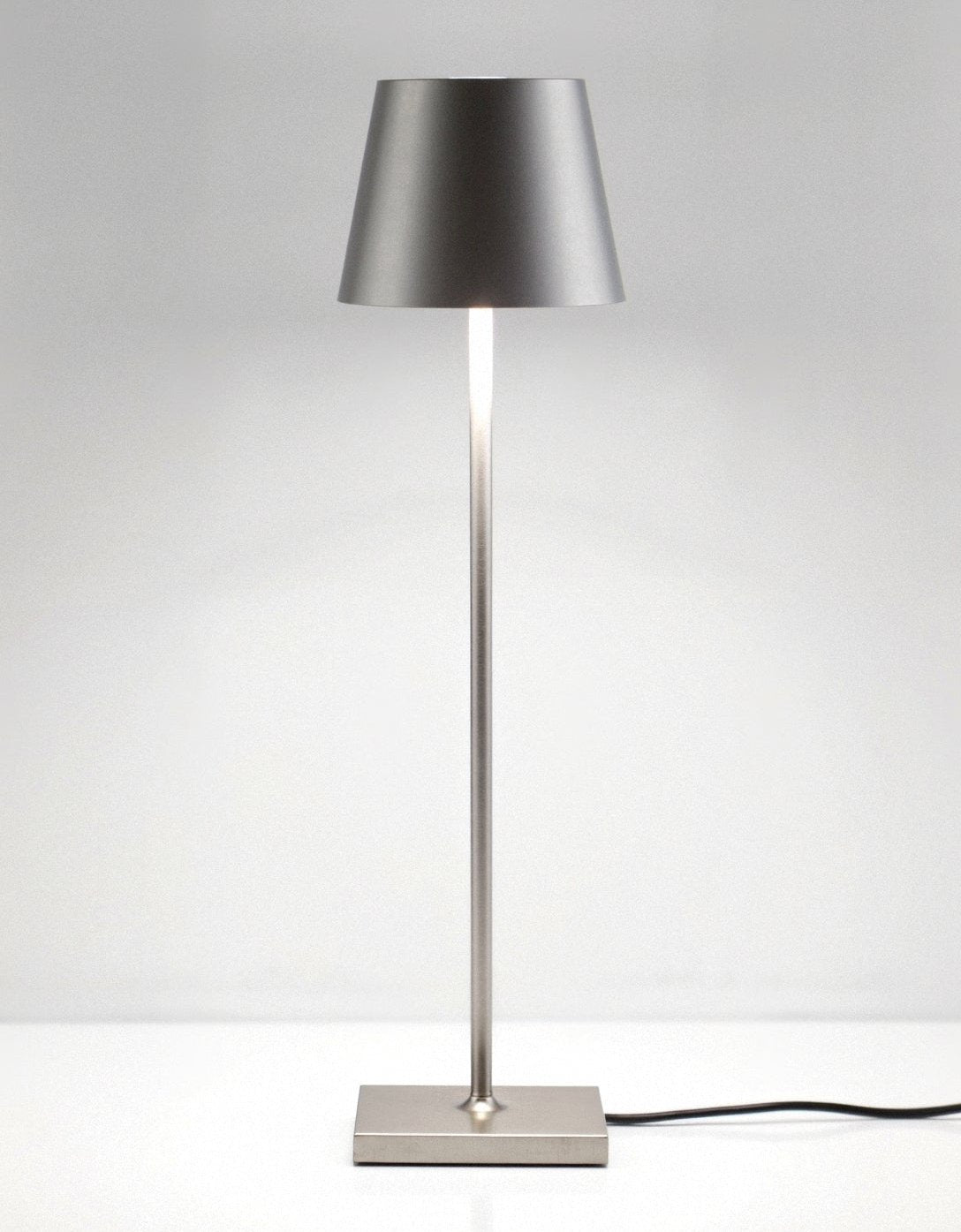 Minimalistische Hoge Tafellamp met Warm LED Licht