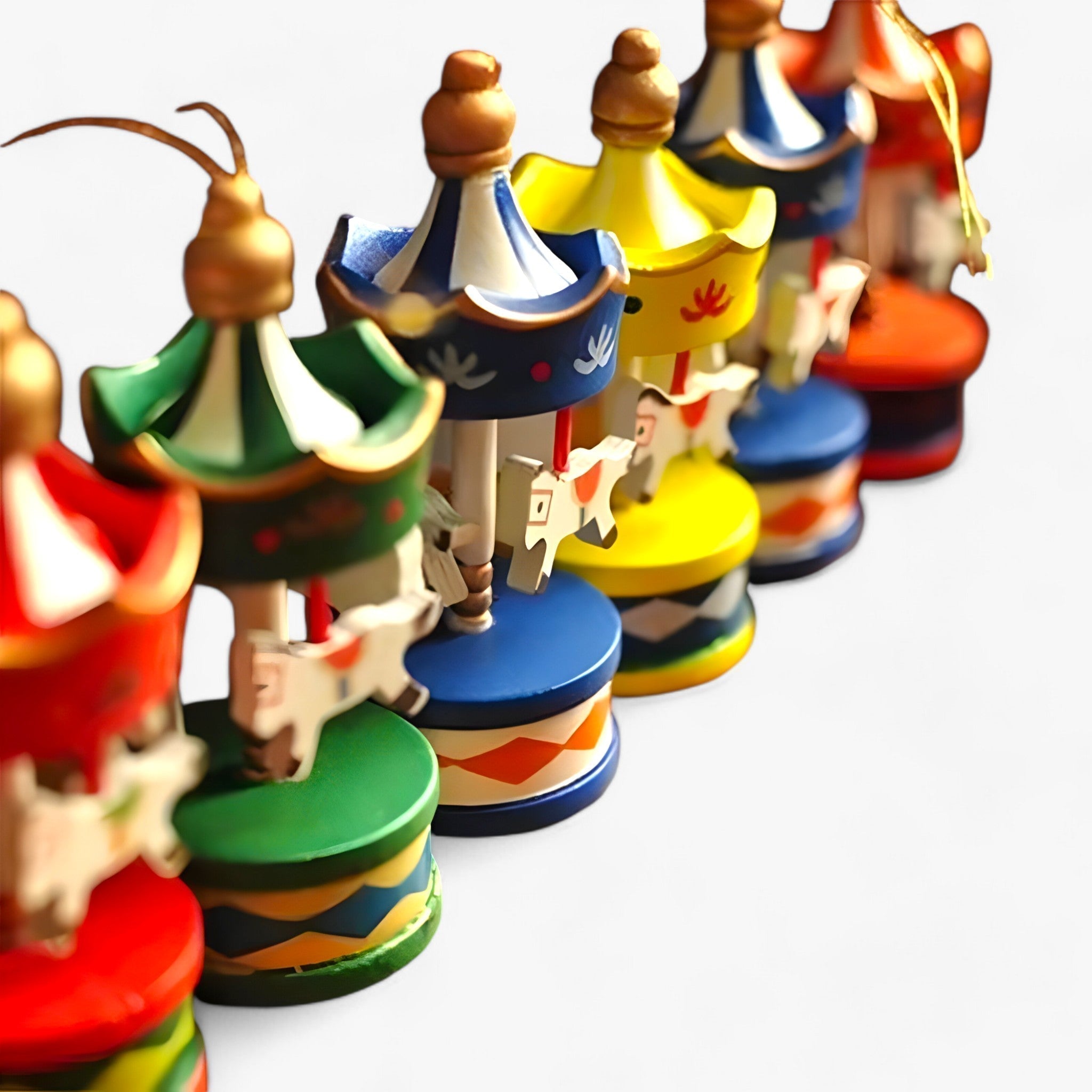 Mini Kerstcarrousel Ornamenten – Set van 6 Hangdecoraties