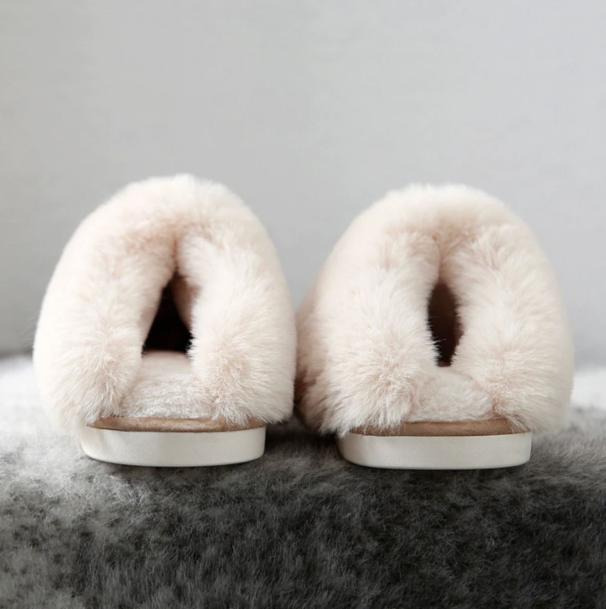 Flauschige en modieuze huis slippers met antislipzool-mezamstore.nl